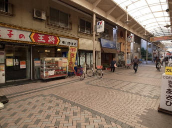 餃子の王将春日野道店まで76m