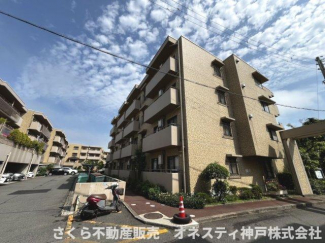 西脇小学校まで徒歩3分（約190ｍ）とお子様の通学も安心な立地です。