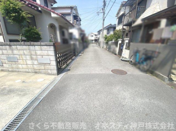 【前面道路含む現地写真】