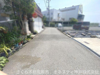 【前面道路含む現地写真】