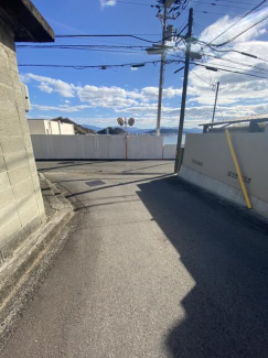 西側道路を南向きに撮影