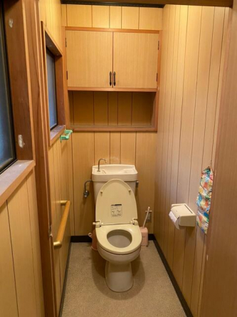 東側の洋式トイレです。今の所動作に問題ございません。