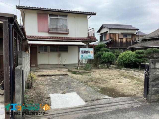 外観（左側から）　広々とした駐車スペース