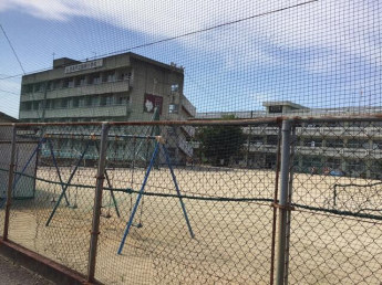 西条市立飯岡小学校まで1315m