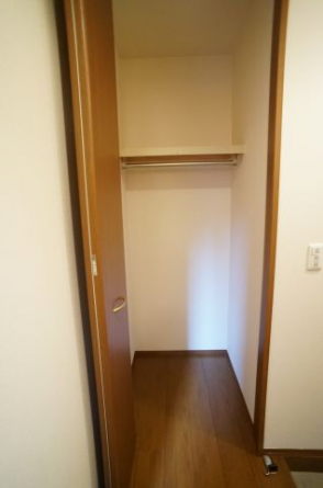 玄関入ってすぐの収納です。