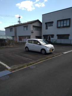 別場所のマンション用駐車場です。