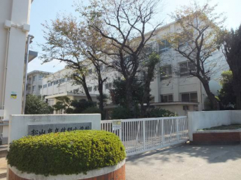 松山市立雄郡小学校 834m