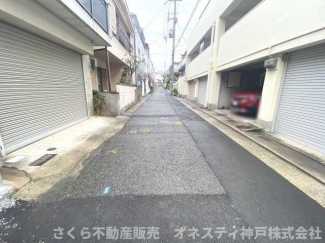 前面道路です、幅がしっかりとあるので駐車時もストレスがありません