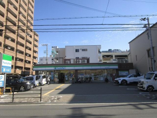 ファミリーマート東中浜六丁目店まで240m