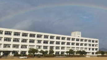 福崎町立福崎西中学校まで1500m