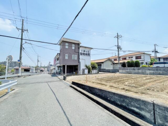 残２区画　２階建５１．６６㎡　電動シャッター有　駐車スペース有の画像