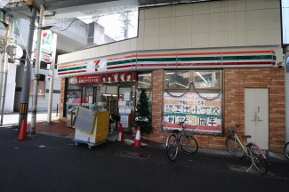 セブンイレブン 岸里玉出駅前店まで88m