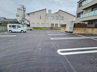 平面式駐車場です