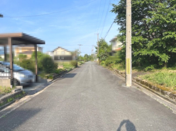 【前面道路含む現地写真】