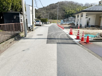 前面道路東側