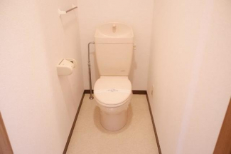 コンパクトで使いやすいトイレです