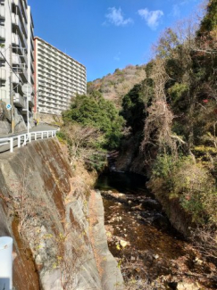 目の前を流れる住吉川
６月にはホタルが見られる