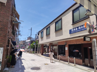 阪急神戸線「岡本」駅まで約2500ｍ　
学生や若者向けの店も多く街ブラが楽しめるエリアです