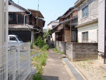 【前面道路含む現地写真】