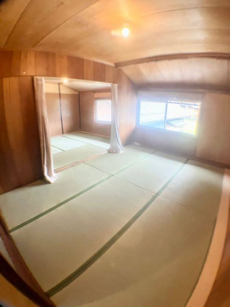 落ち着いて過ごせるお部屋なので、寝室にいかがでしょうか