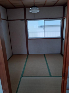 2階窓側の和室。バルコニーのあるお部屋です。