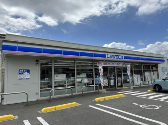 ローソン松山市市坪北店まで650m