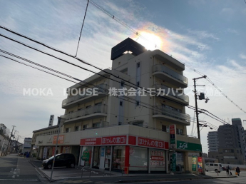 落ち着いた雰囲気の外観です