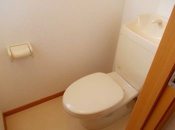 ゆったりとした空間のトイレです