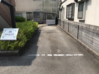 駐車場は縦列区画も空いてます