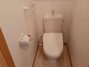 コンパクトで使いやすいトイレです