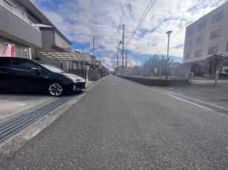 【前面道路含む現地写真】