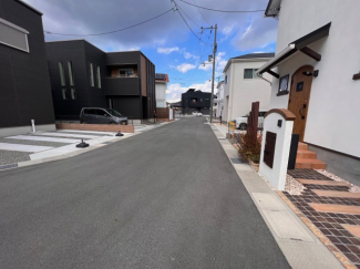 【前面道路含む現地写真】