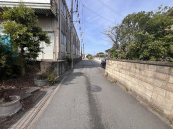 【前面道路含む現地写真】