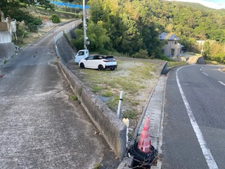 前面道路敷地の端から