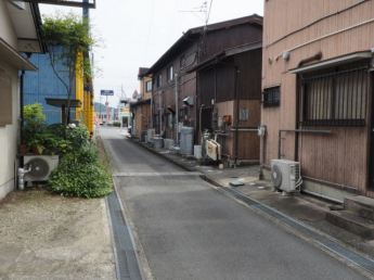 【前面道路含む現地写真】