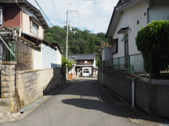 【前面道路含む現地写真】