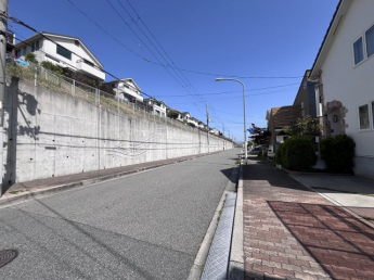 【前面道路含む現地写真】