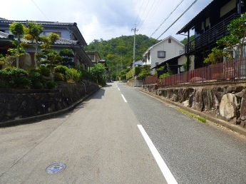 【前面道路含む現地写真】