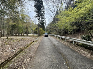 【前面道路含む現地写真】