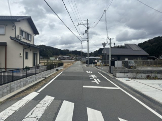 【前面道路含む現地写真】