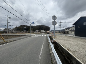 【前面道路含む現地写真】