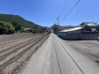 【前面道路含む現地写真】