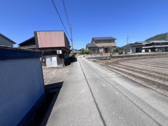 【前面道路含む現地写真】