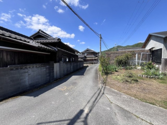 【前面道路含む現地写真】