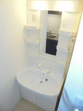 明るい洗面所です