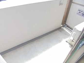 開放的で明るい空間を演出してくれるバルコニーです