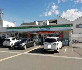 ファミリーマート高井田元町店まで190m