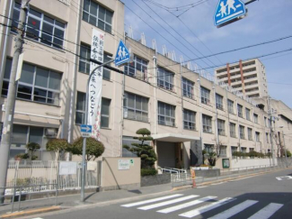 堀江小学校まで700m