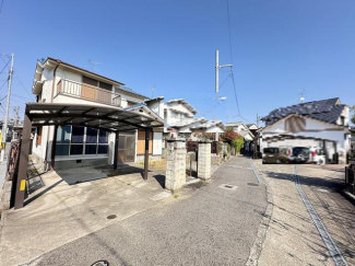 お車複数台分の駐車スペースが確保できます♪