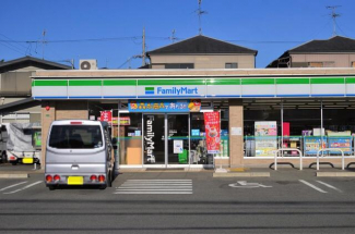 ファミリーマート河内長野錦町店まで約８０ｍです。まで80m